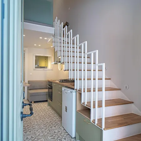 Christina's Loft 하니아